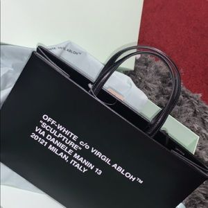 Off white tote size medium
